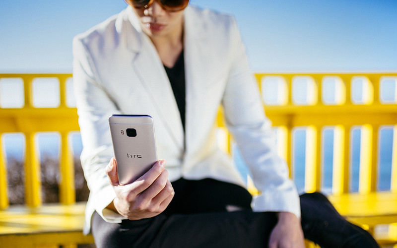 Mobilní telefon HTC One M9 (barva telefonu je jiná než na fotografii)