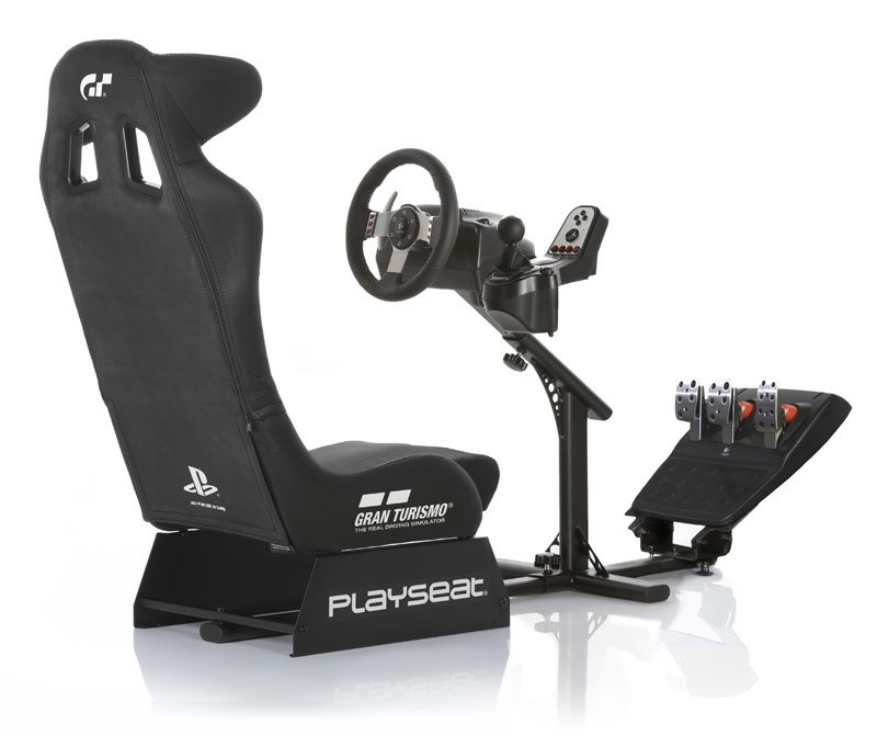 With the steering wheel and pedals S volantem a pedály